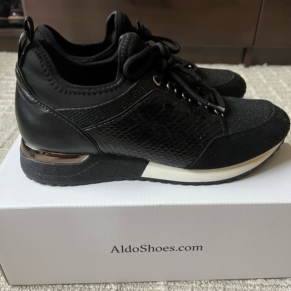 Womens Aldo Courtwood sneaker size 8